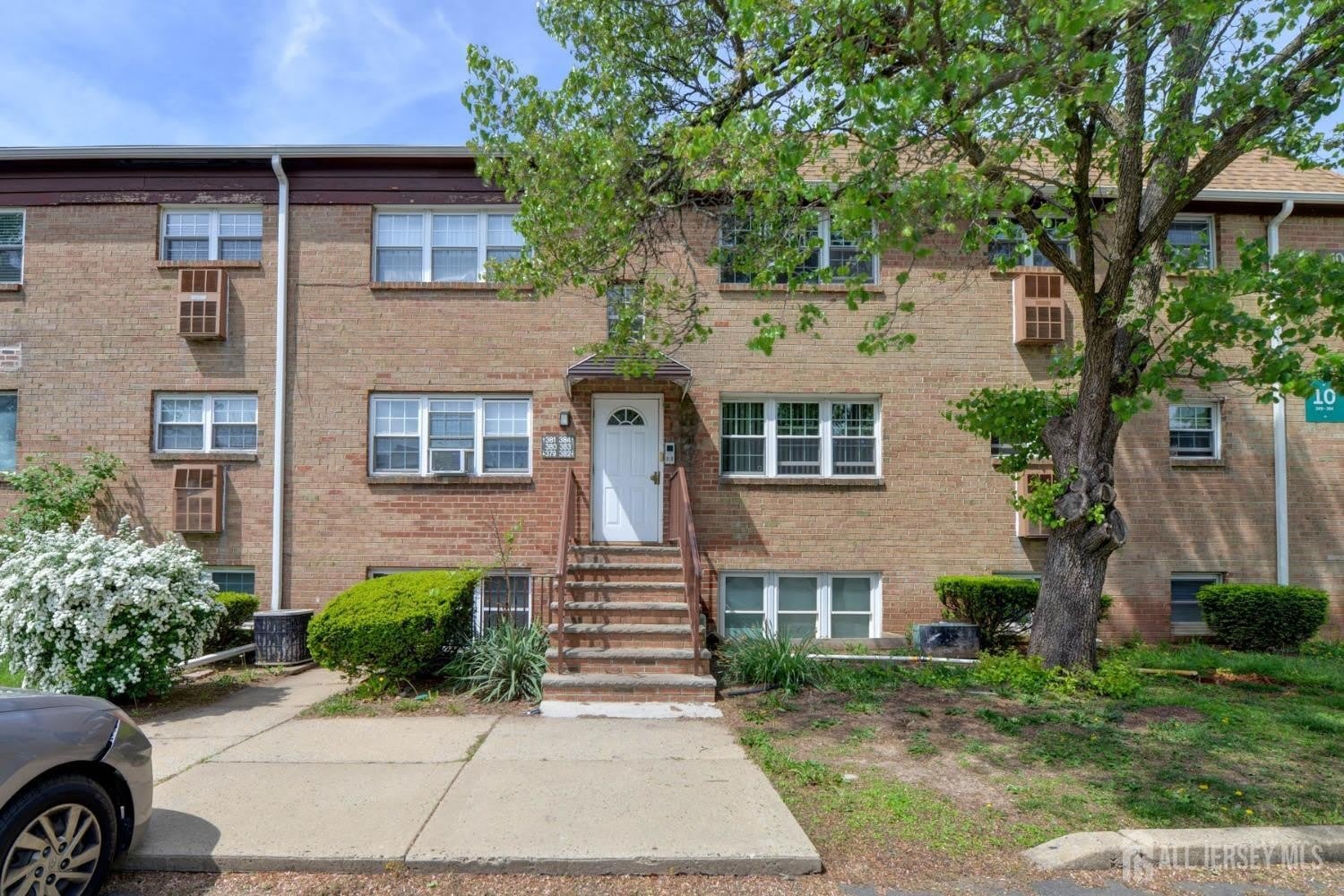 382 College Drive – photo 1