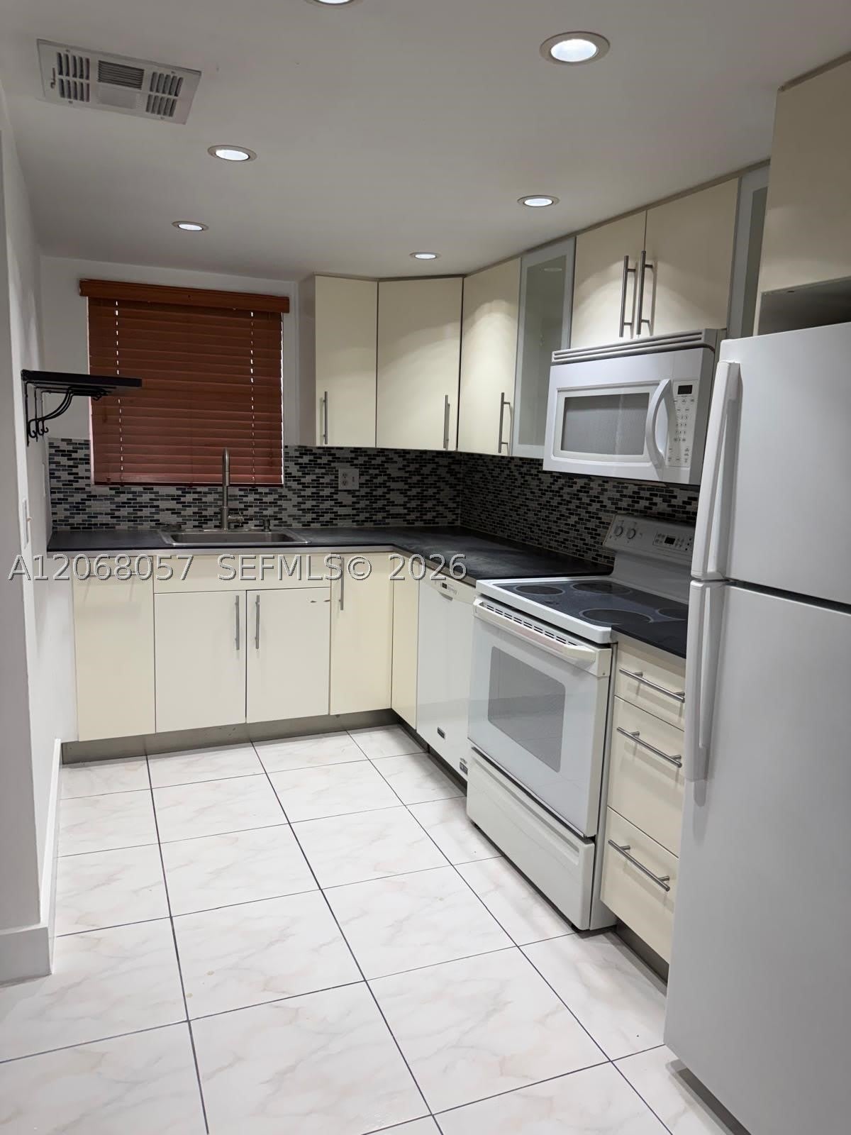 30 NW 87th Ave – photo 2