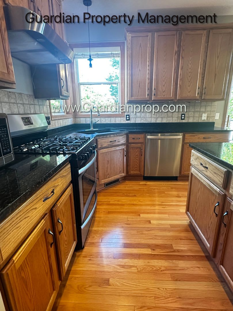 Plymouth Single Family Home Dedicated Office Deck 2 Car Garage Avail End Of Aug September – photo 4