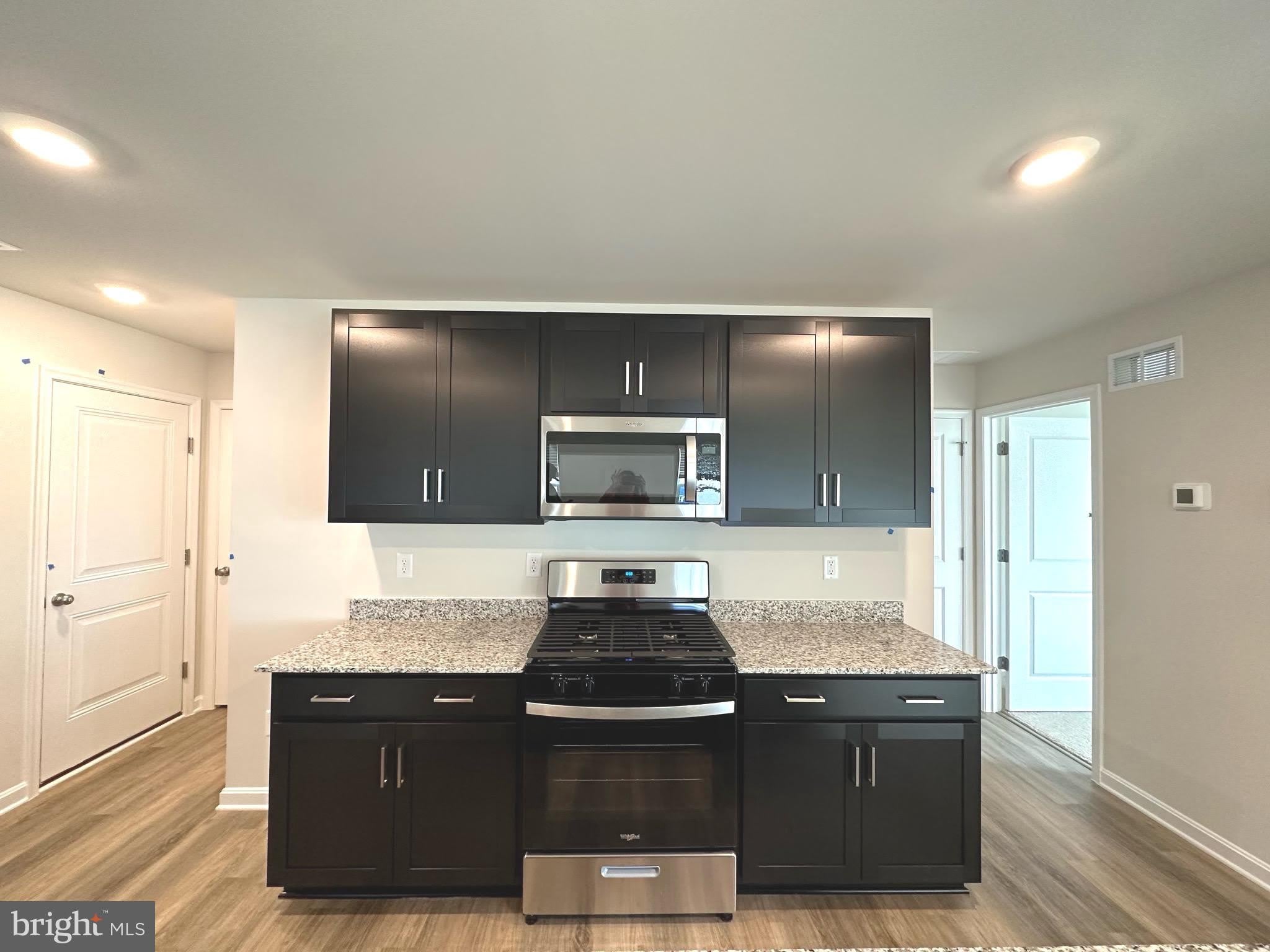 124 CHARING CROSS Drive – photo 5