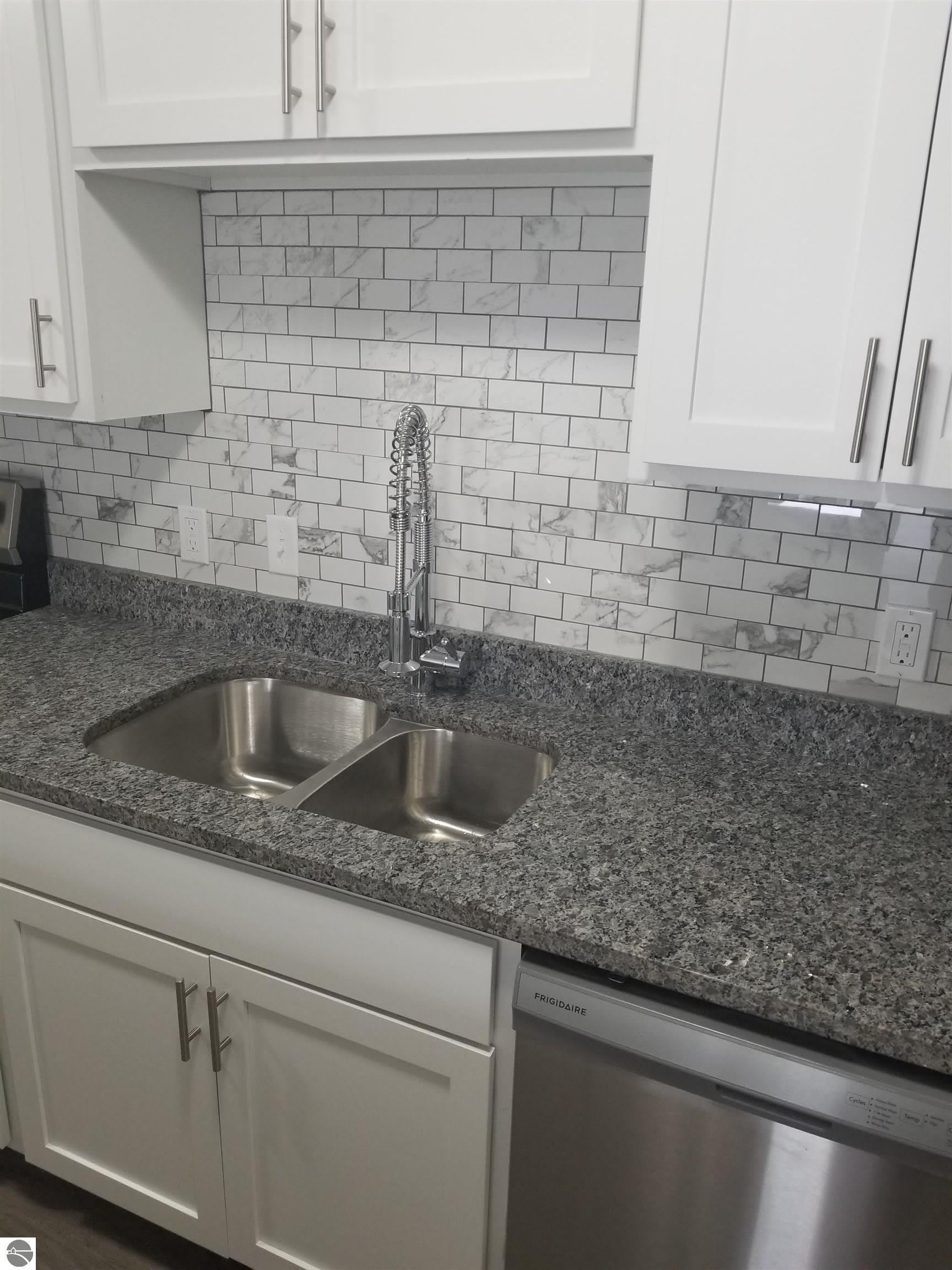 1002 W Broomfield Street – photo 3