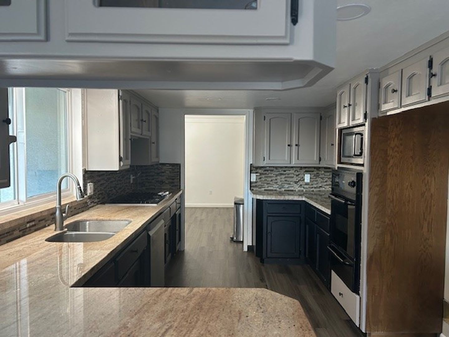 9400 Hemingway Pl – photo 3
