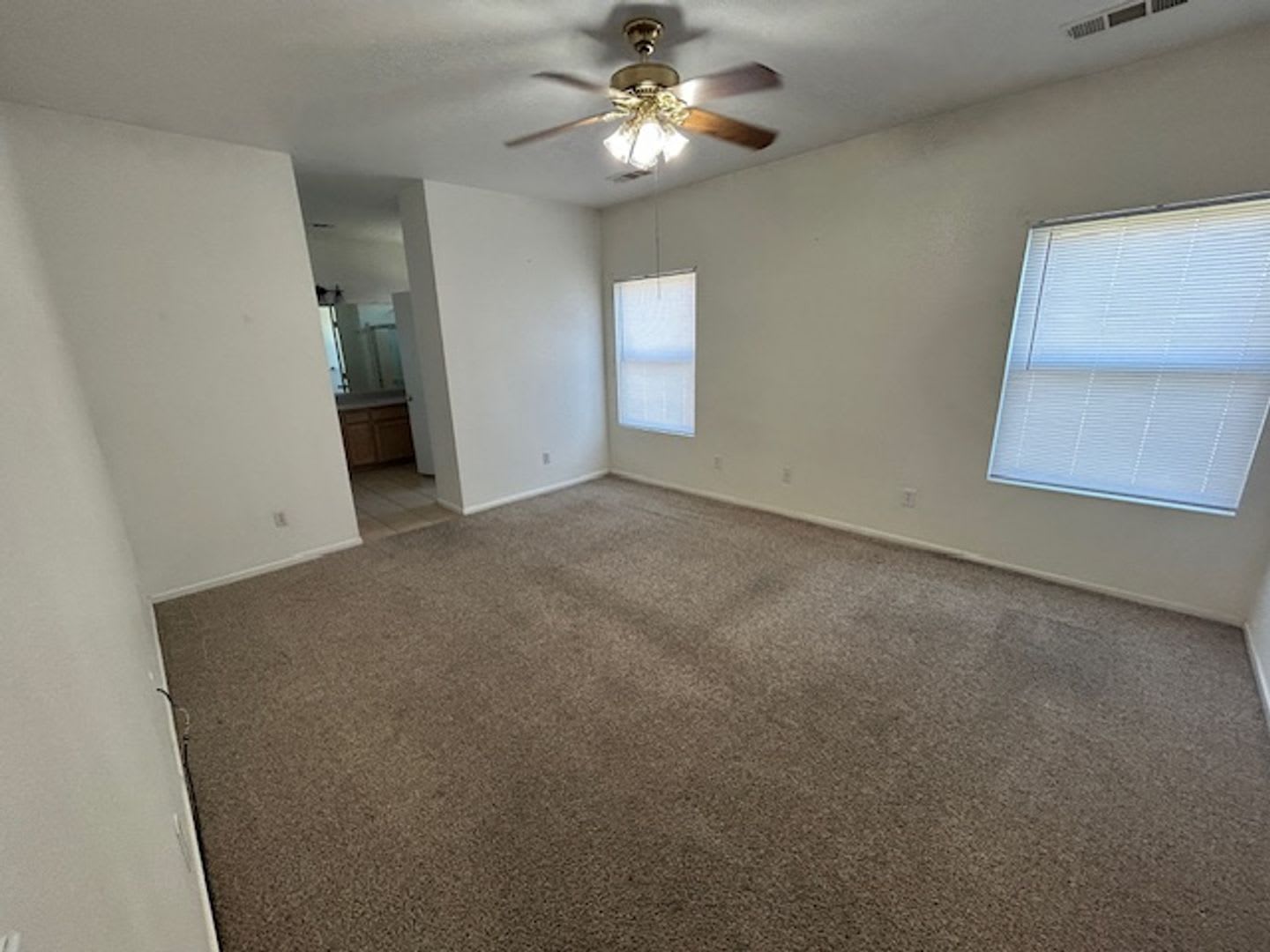Beautiful Home Located NW Visalia, Quick Freeway Access – photo 5