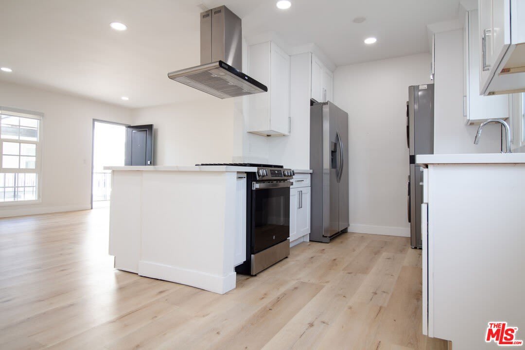 835 S Sherbourne Dr – photo 5