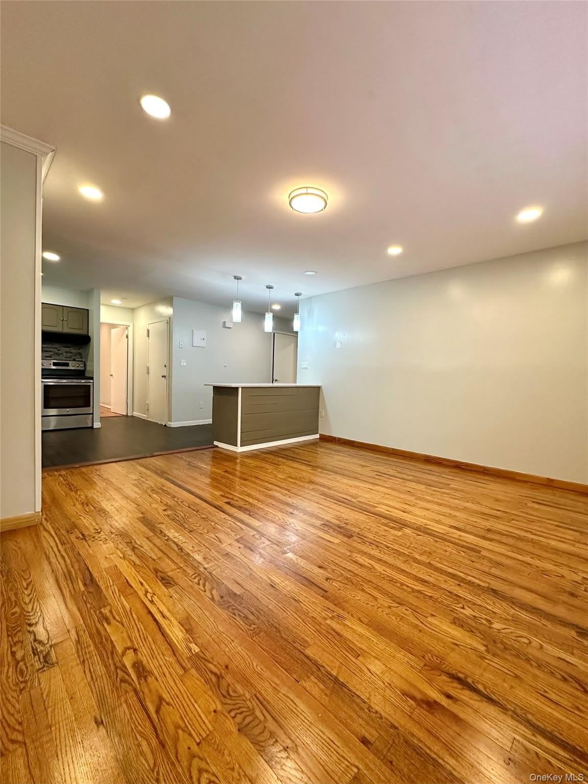 2190 De Reimer Avenue – photo 3