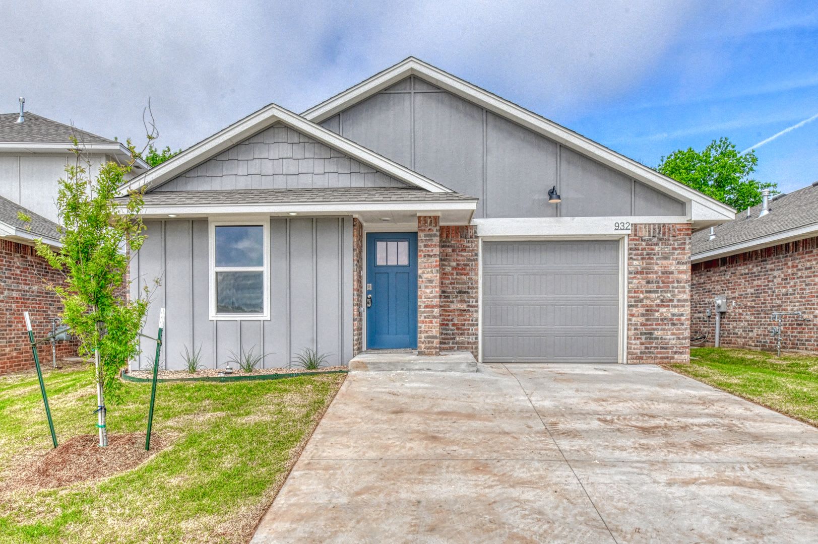 Move In Special: August Rent Free!! – photo 1