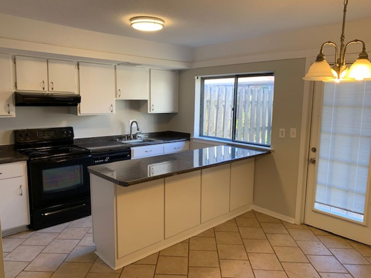 2BD/1.5BA Townhouse located inGermantown! – photo 3