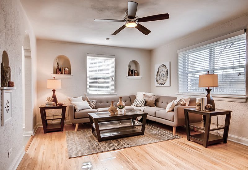1020 Lincoln – photo 2