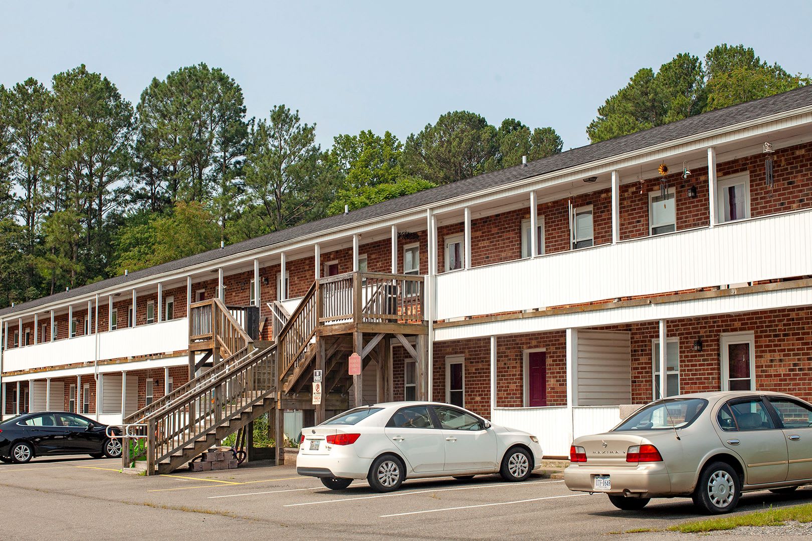 Pet-Friendly 2BR Apartment in Convenient Louisa Location – photo 5
