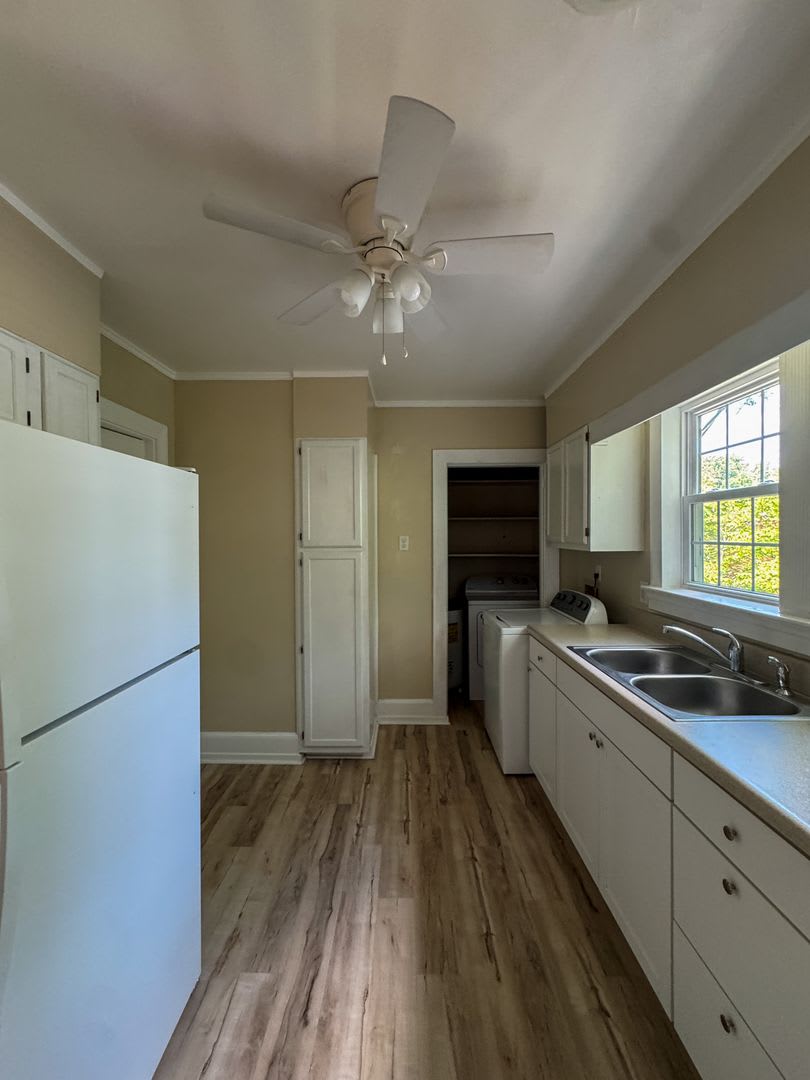 Charming 2 Bed 1 Bath Duplex In Haymount – photo 3