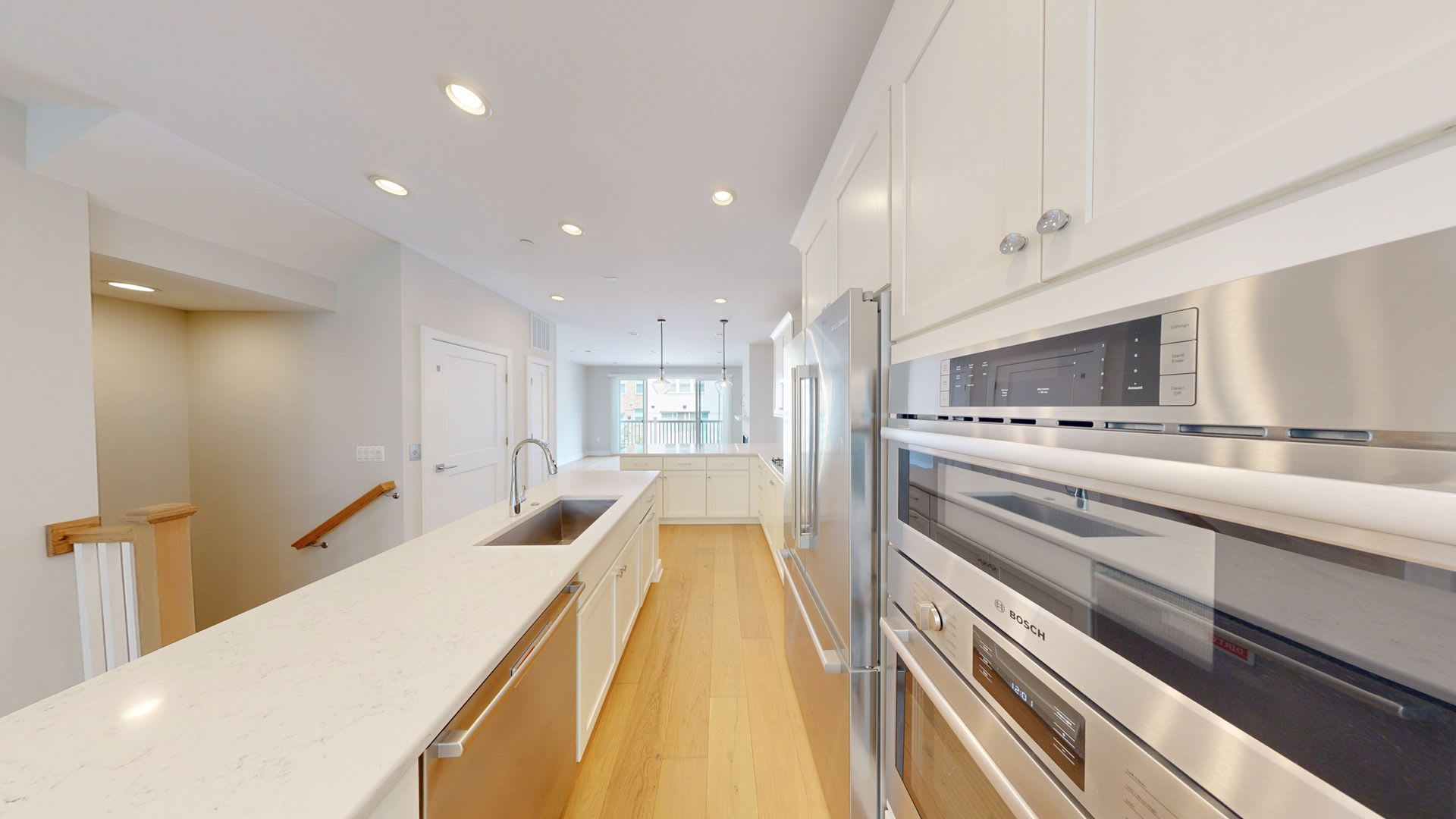 Fresh And Updated 4 Level Elevator 4 4 5 Th – photo 1