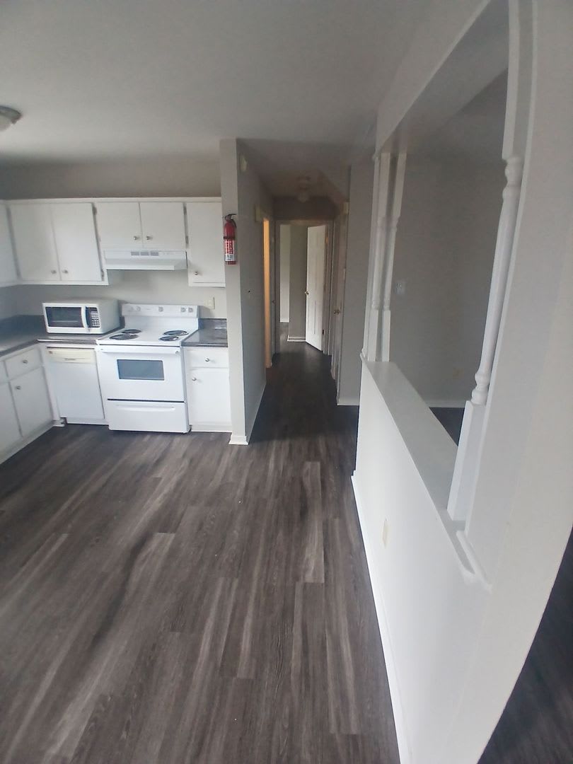 1/2 MONTH FREE- SIGN BY 9/01/2026 Large Deck- A Must See!! – photo 2