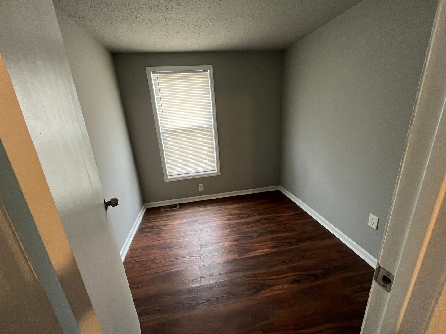 Spacious 3 Bedroom Townhome Newly Renovated Move In Ready Voucher Holders Only – photo 4