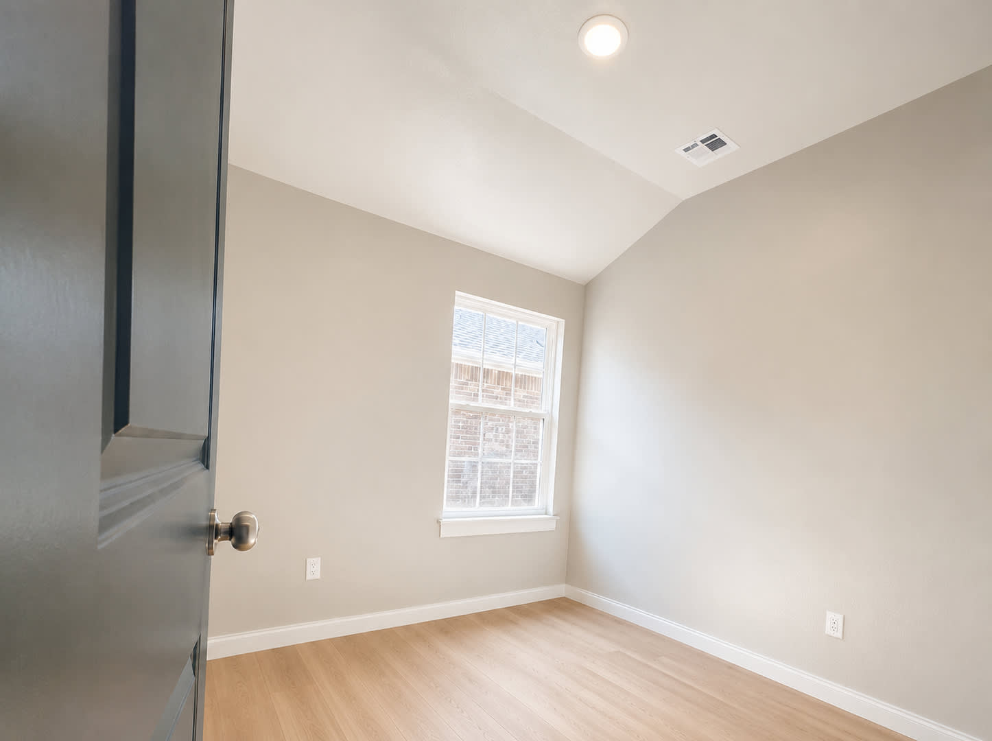 Brand-New 3-Bedroom Duplex with Modern Finishes in Lawton – photo 5