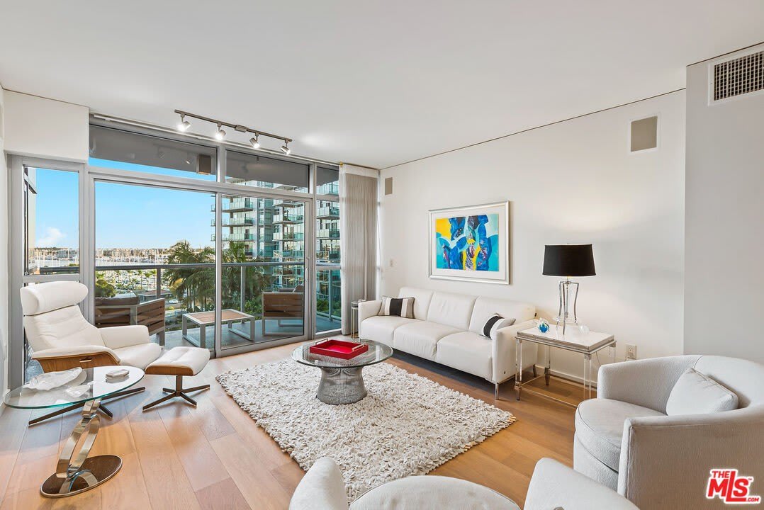 13650 Marina Pointe Dr – photo 1