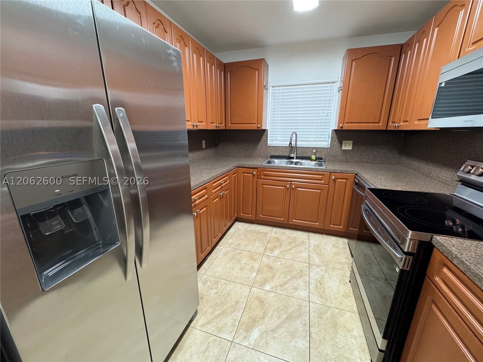 717 NE 10th Ave – photo 3