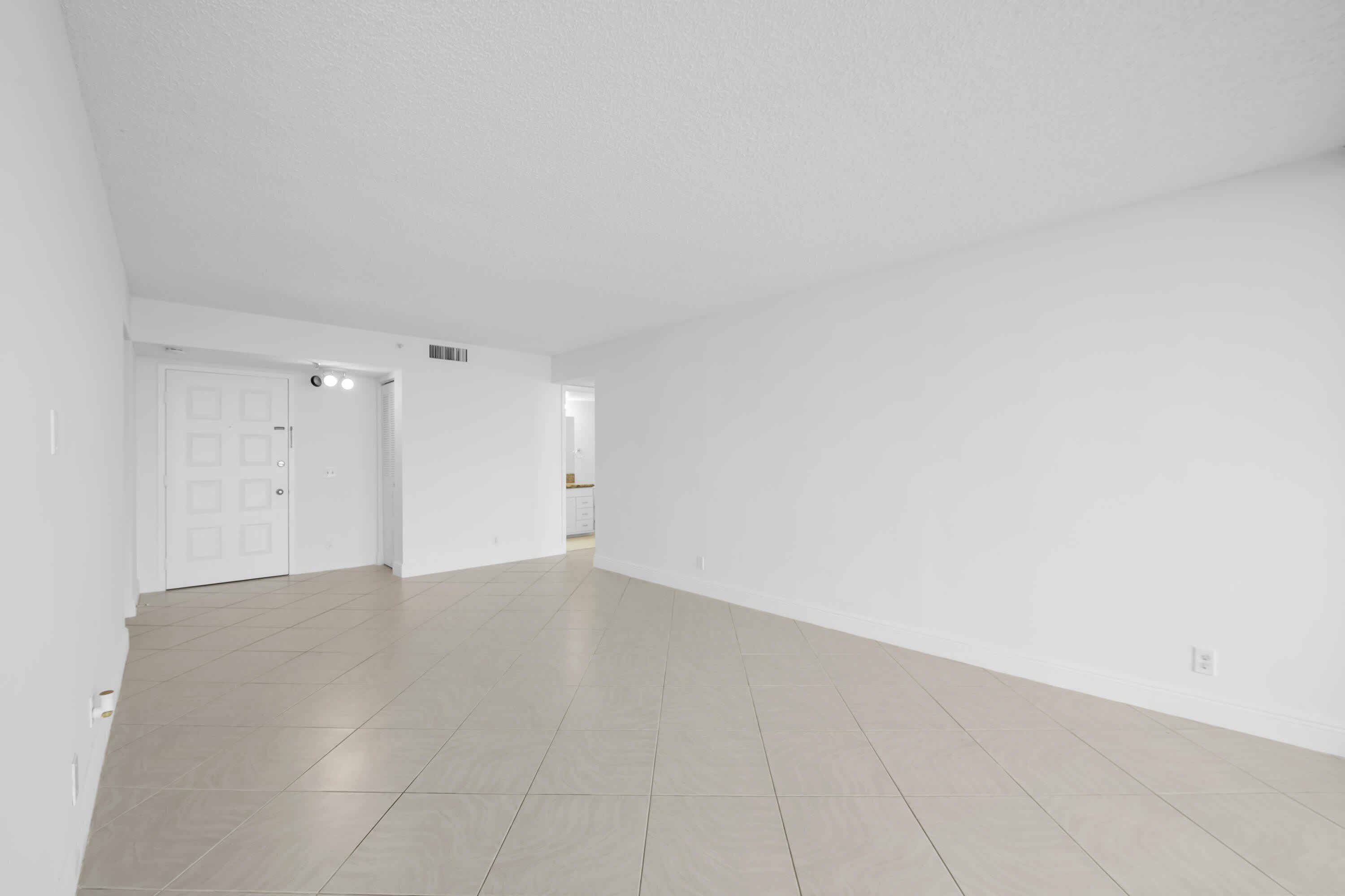 105 Lake Emerald Drive – photo 5