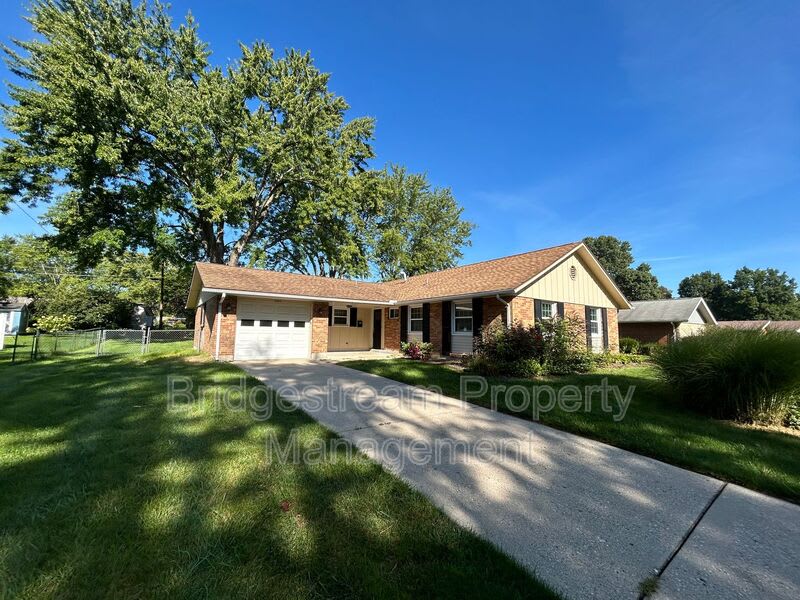 4225 Fernbrook St – photo 1