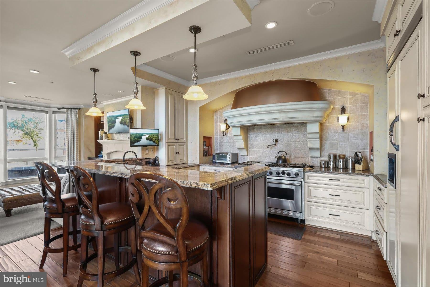 921 VALENCIA Court – photo 3