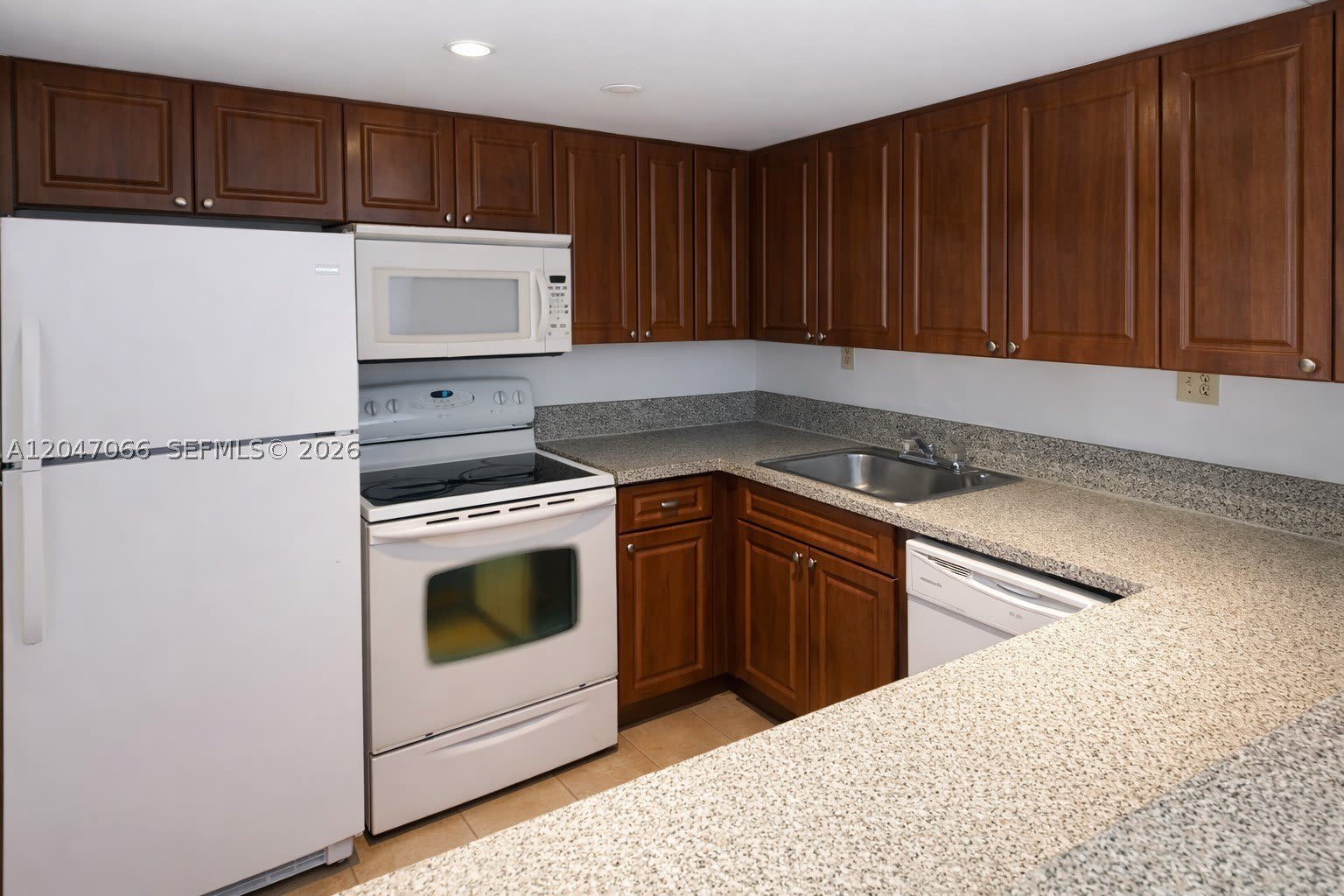 5821 Washington St – photo 2