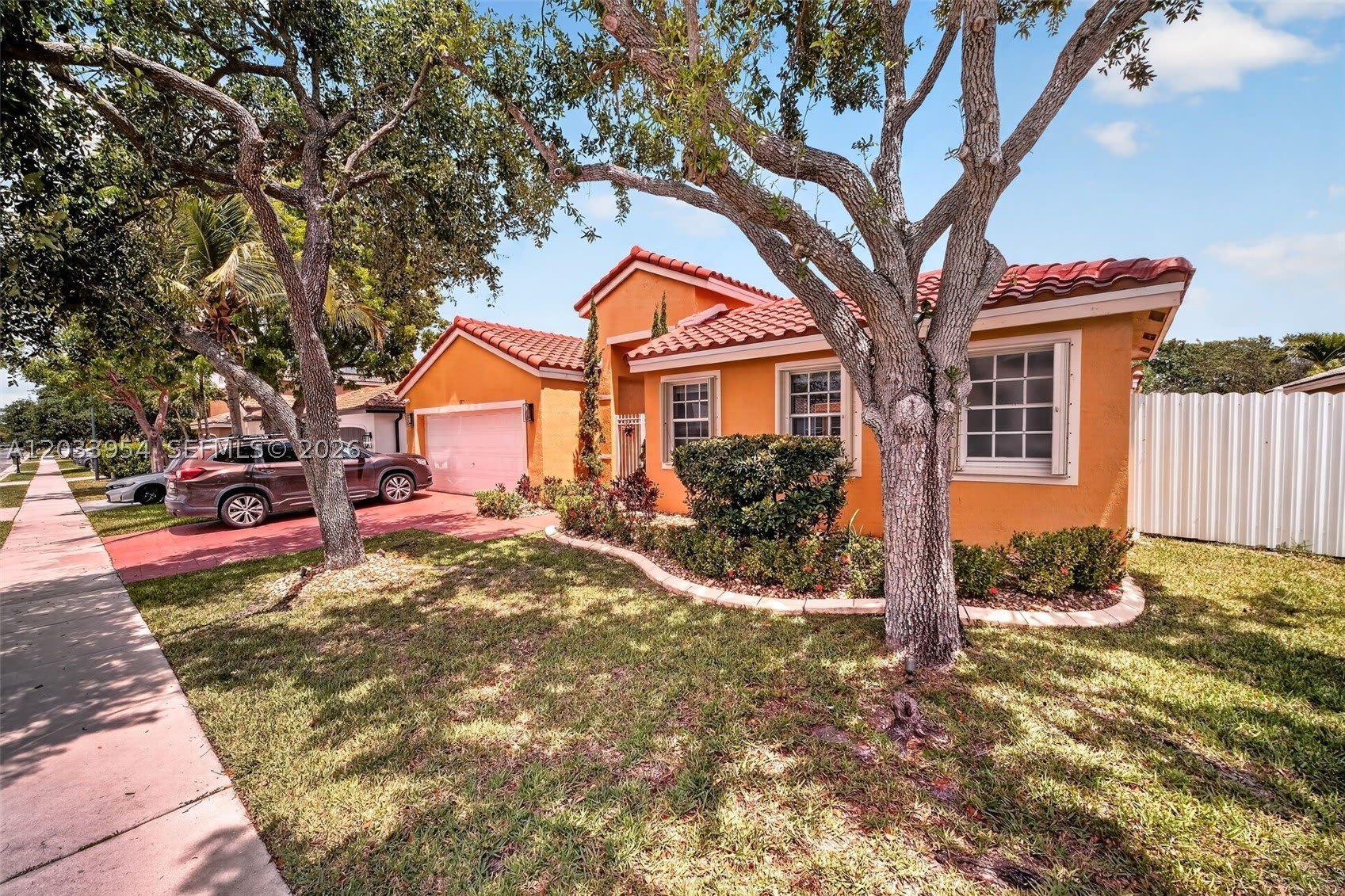 685 SW 198th Ter – photo 2