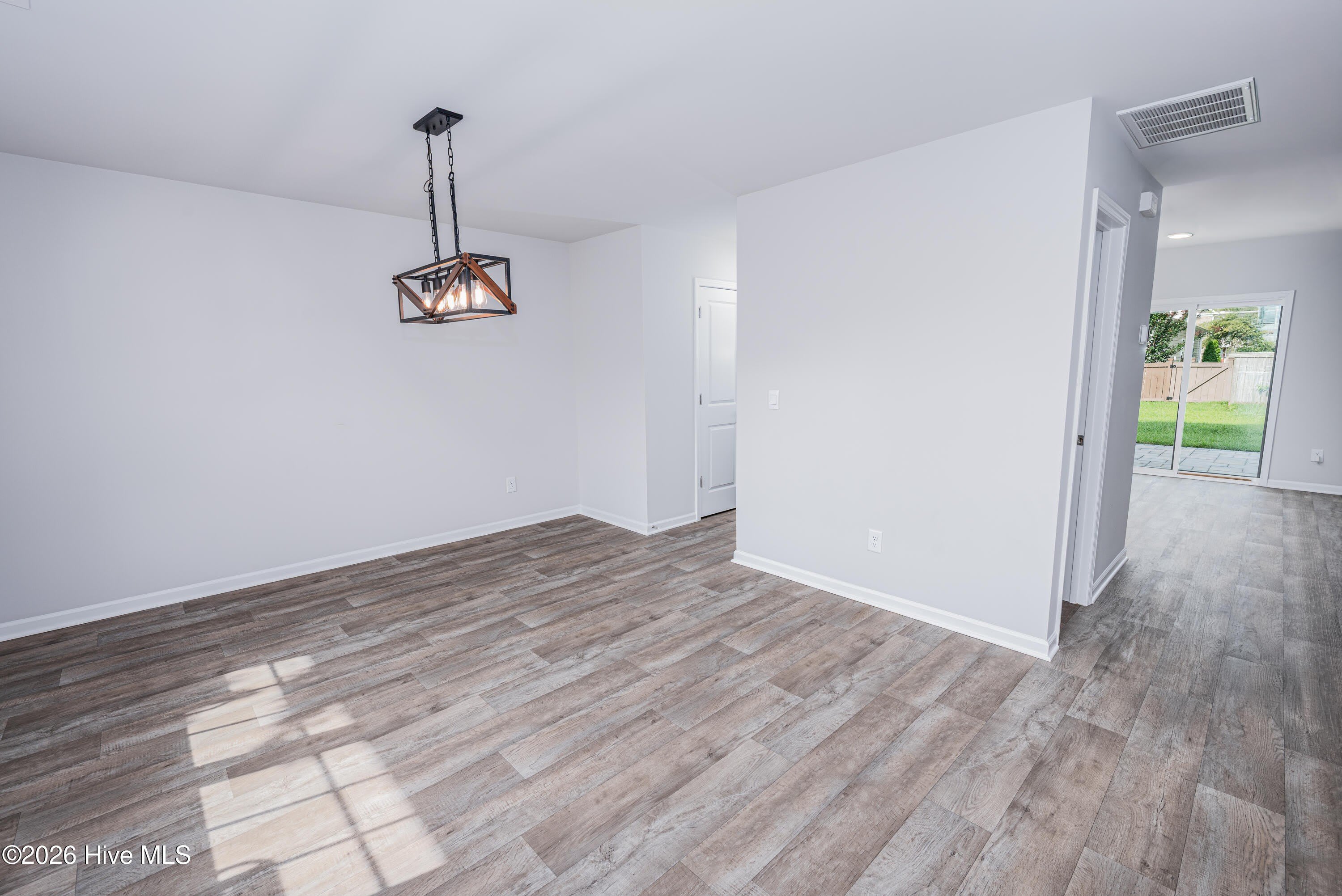 607 Ava Street – photo 4