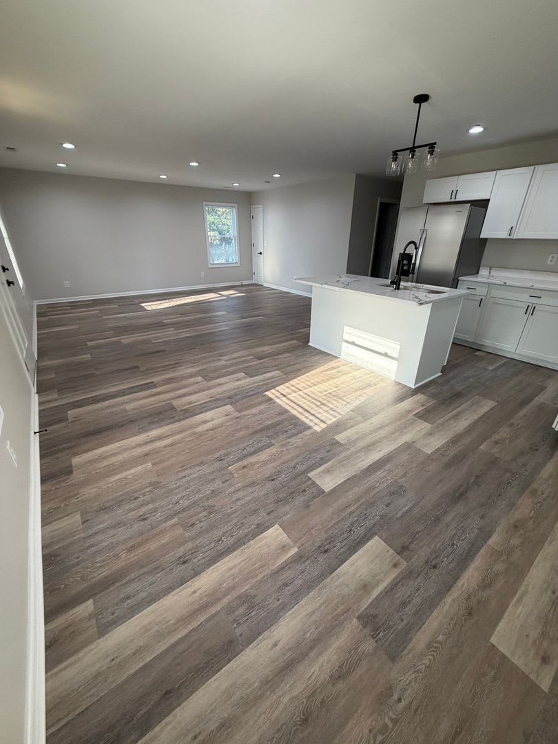 Open concept, location and easy living! – photo 5