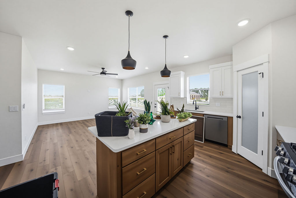 435 E River Ln – photo 2