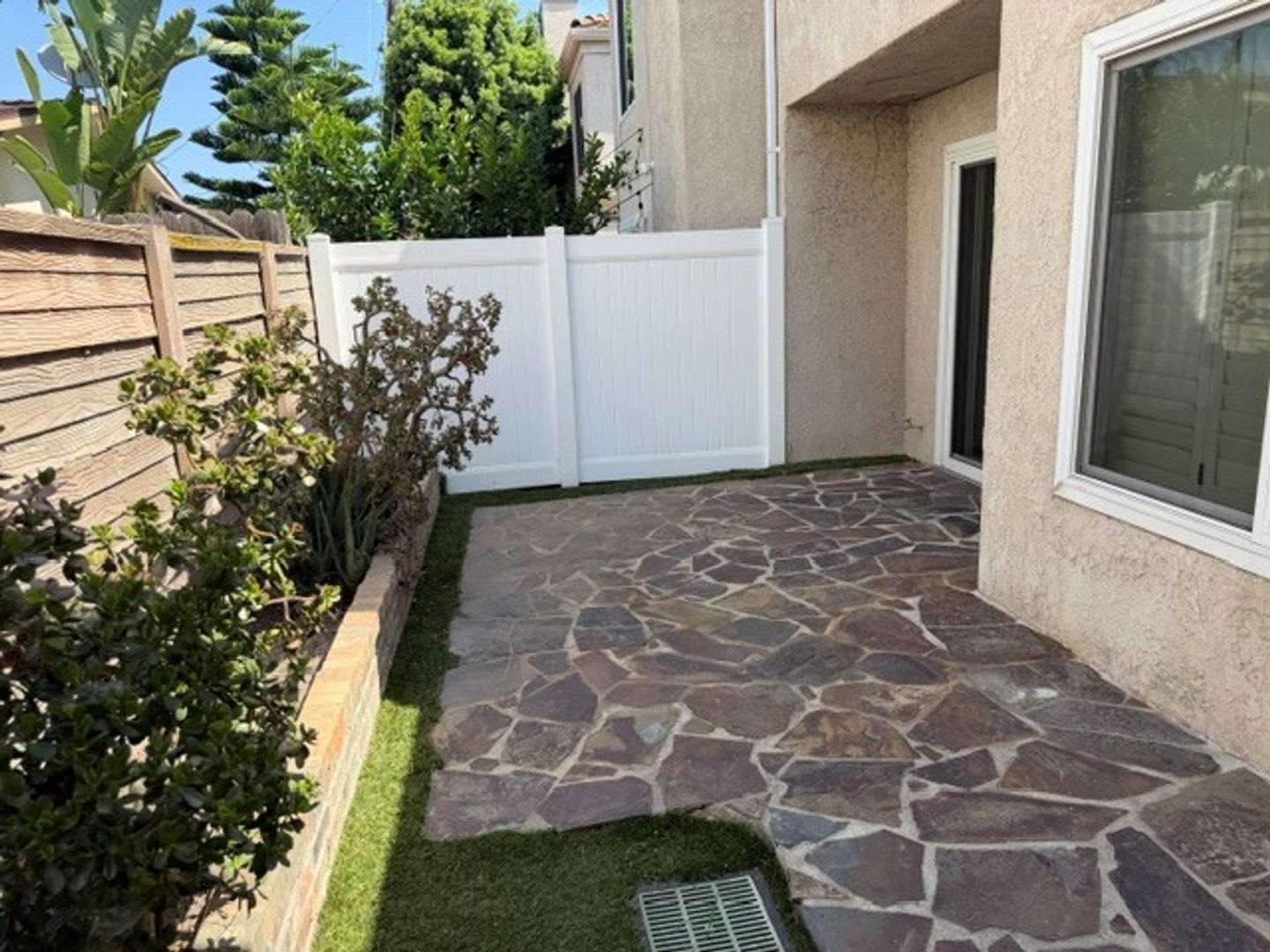 Victoria Court: 3 Bedroom 2.5 Bath Attached Townhouse – photo 3