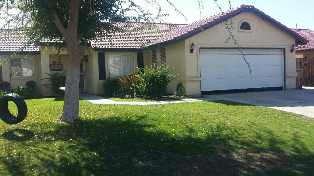 3 Bedroom Home with Attached 2-Car Garage, Fireplace & Gardening Included – photo 1