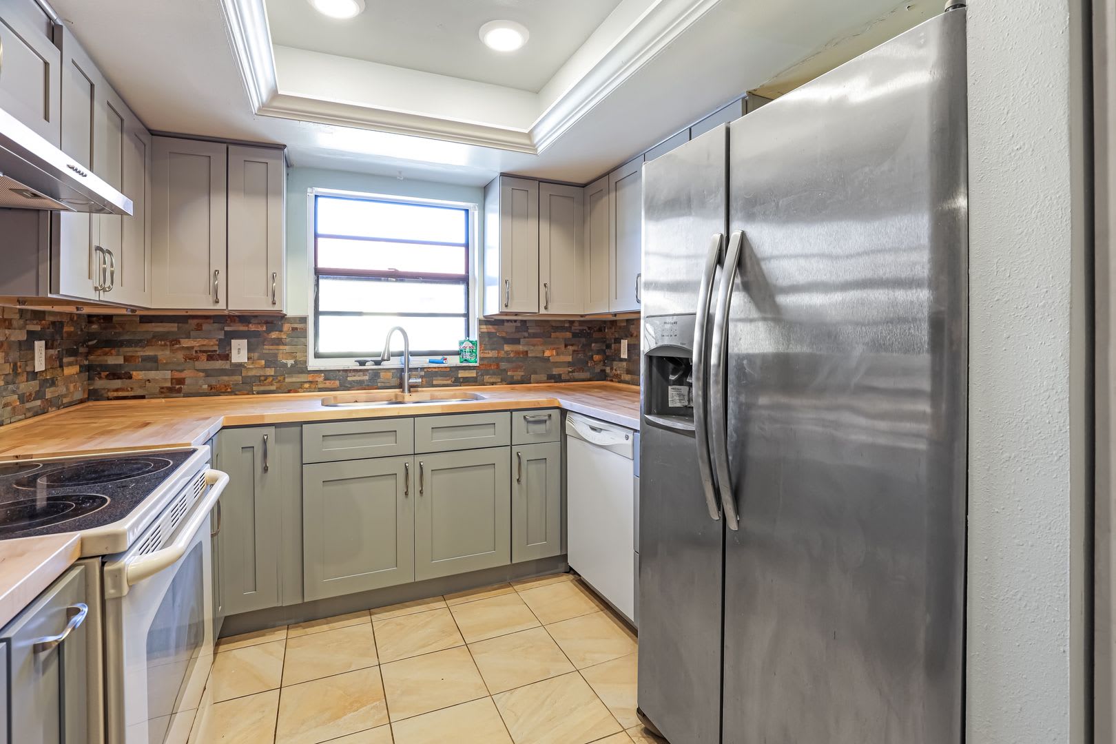 55+ ONLY Updated 1 Bed 1 Bath In Meadow Croft In Bradenton!! – photo 1