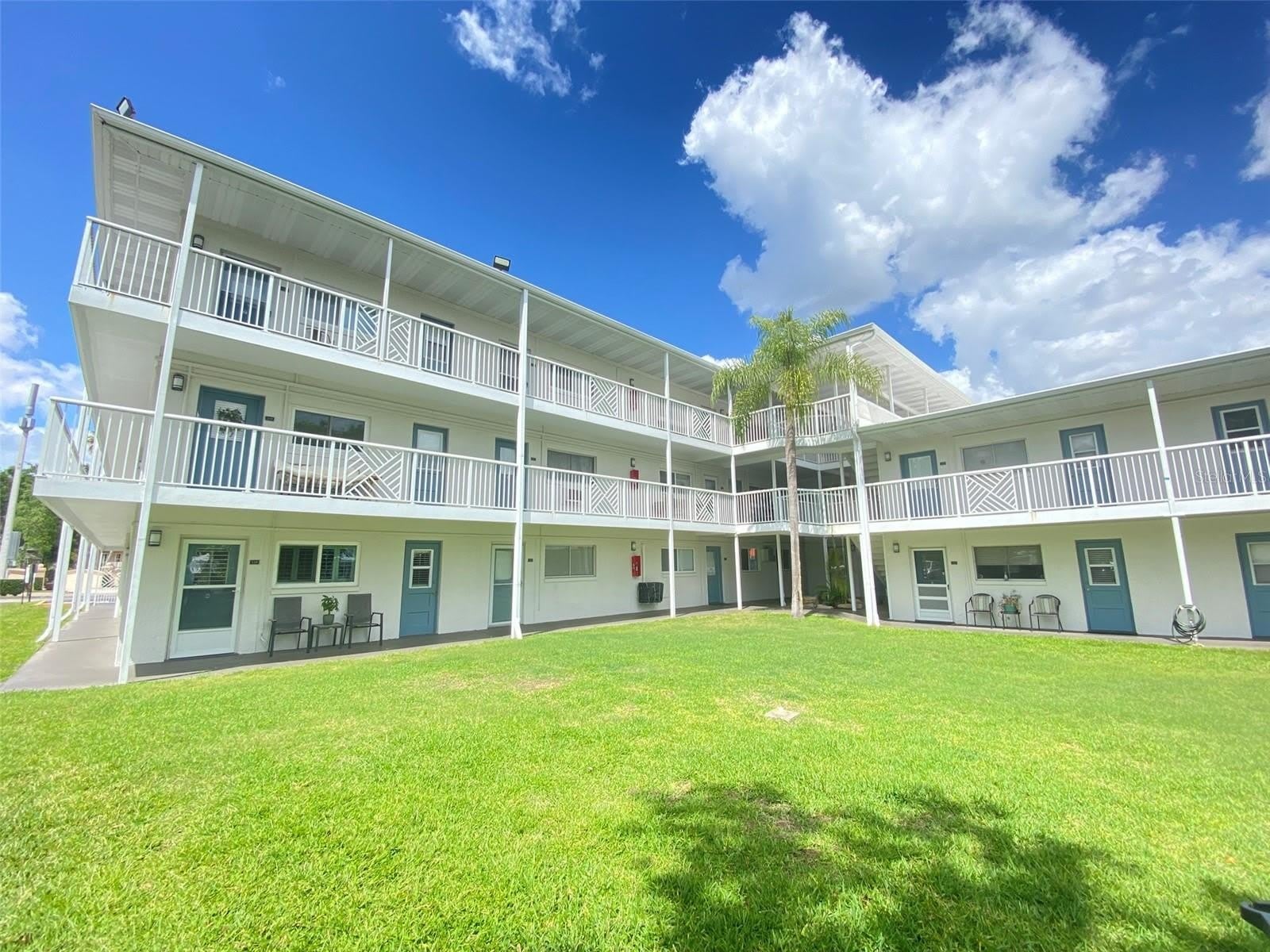 320 LAKEVIEW Street – photo 1