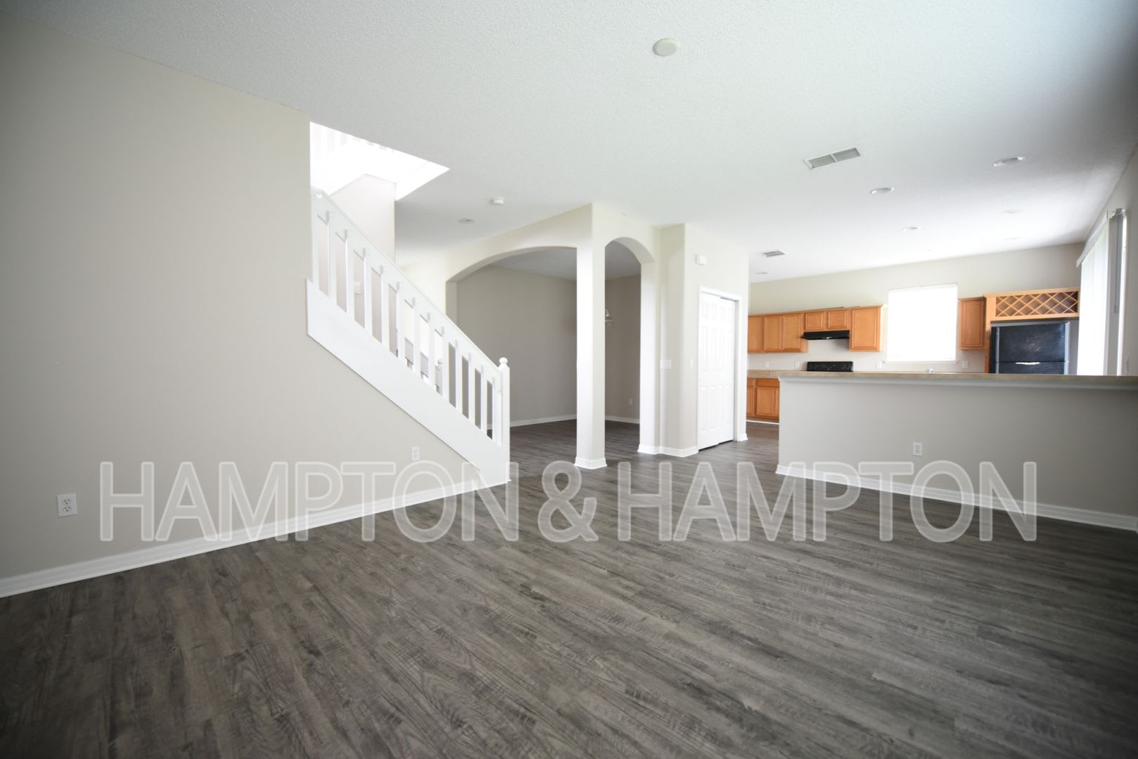 SPACIOUS 3 BEDROOM 2.5 BATH IN GATED COMMUNITY – photo 3