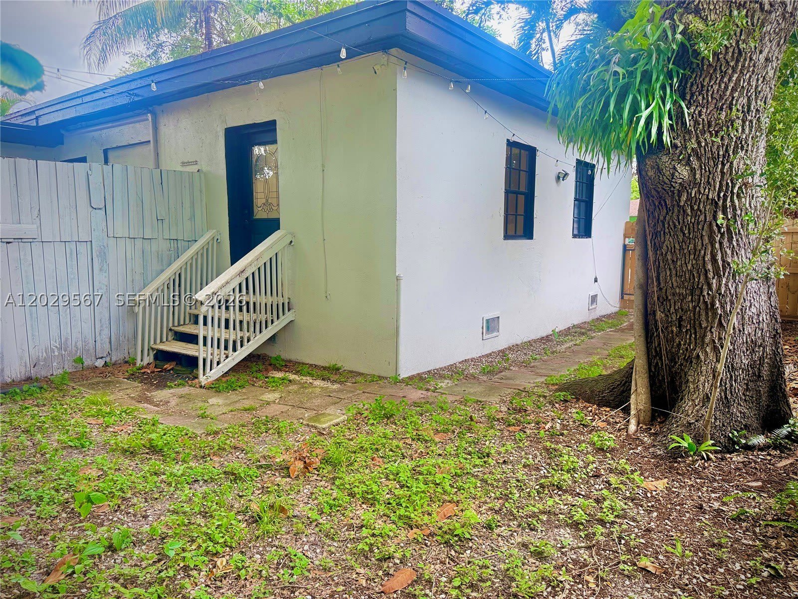 620 NE 160th St – photo 1