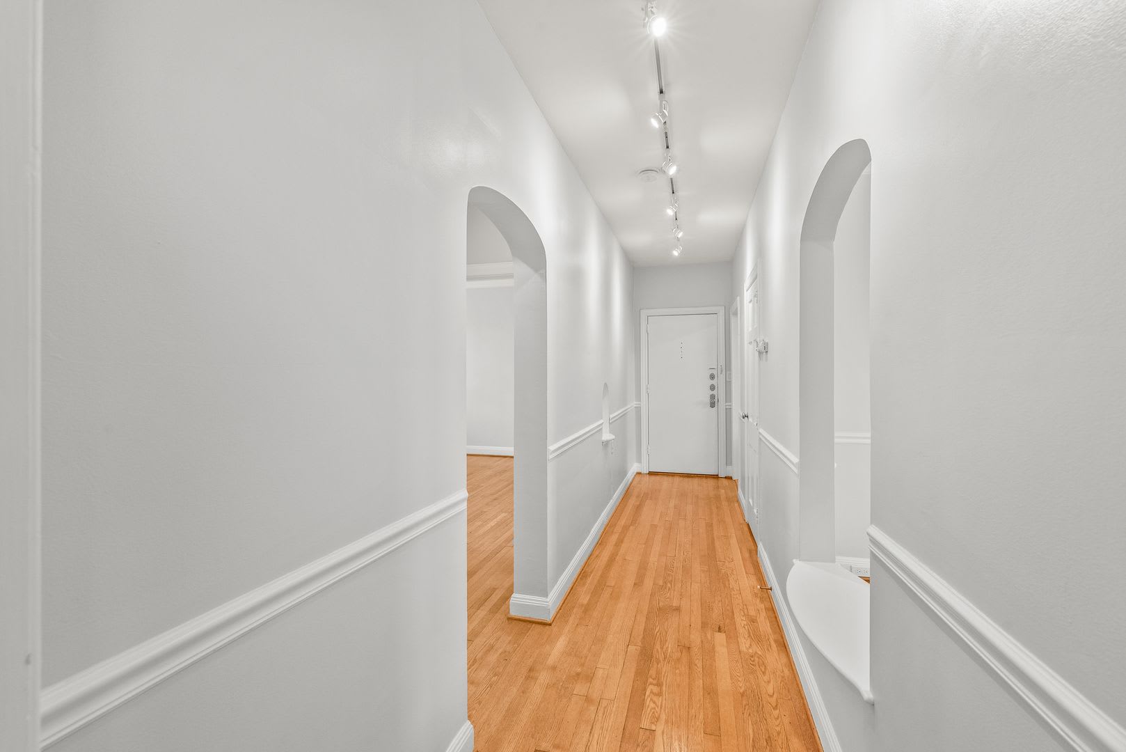 (Coming Soon) 2 bedroom condo on the Edges of Uptown, Dilworth, and Myers Park. – photo 3