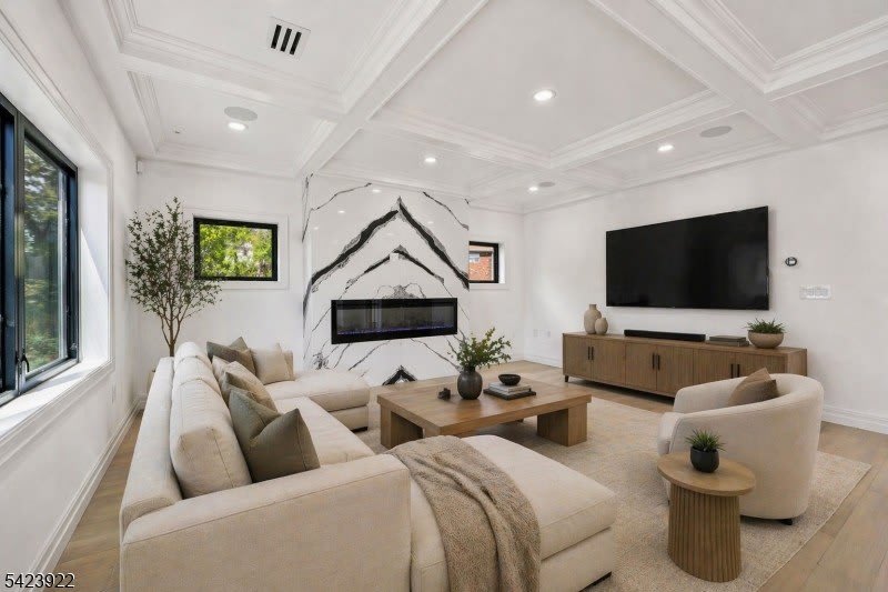51 Albany Ave – photo 4