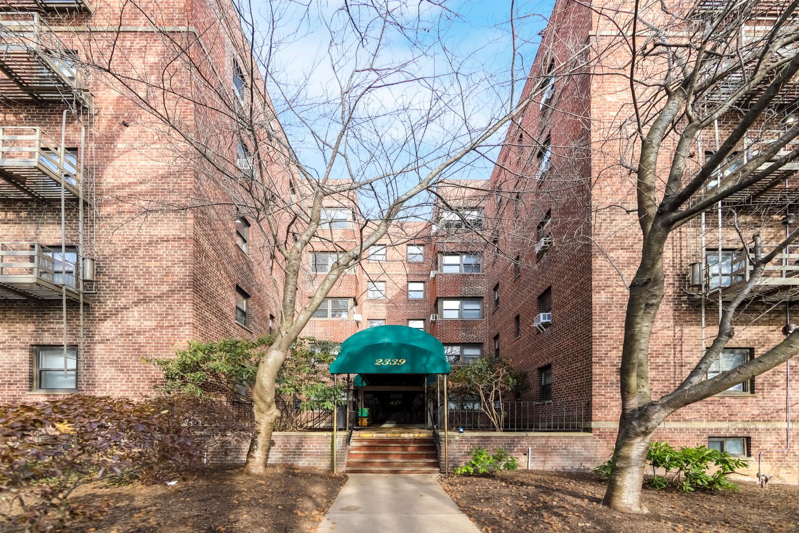 2339 Hudson – photo 1