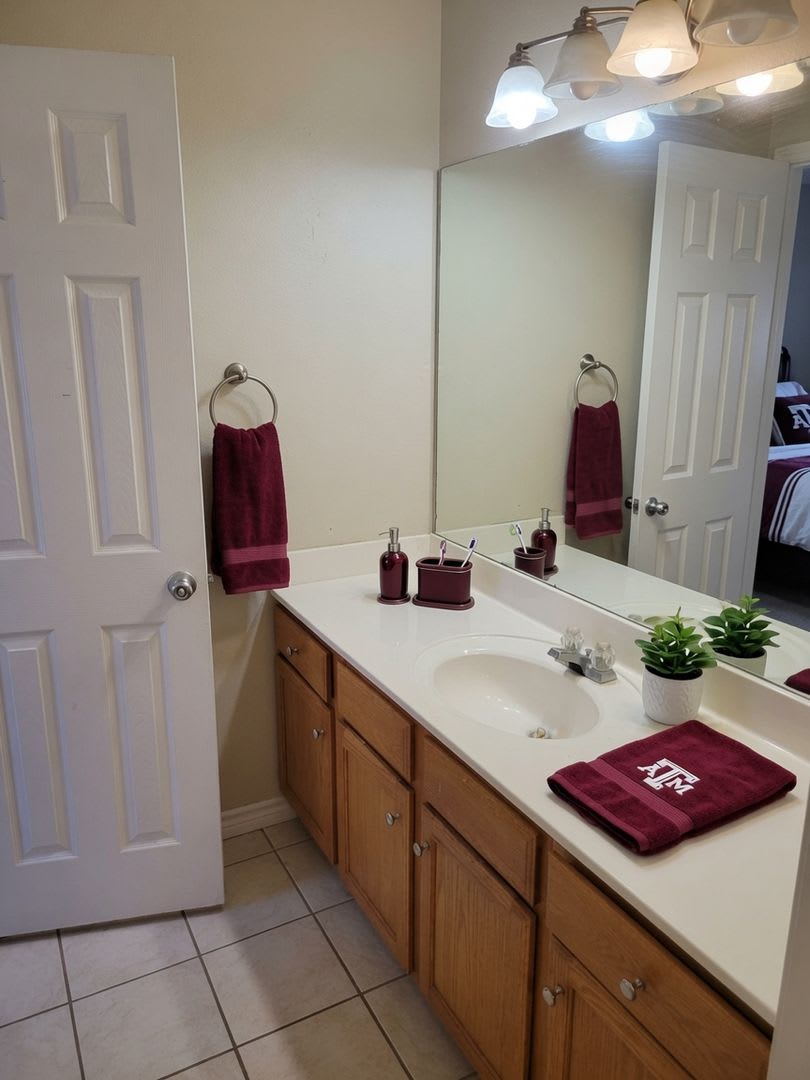 AUGUST 2026 PRE-LEASE!! Adorable 4 Bedroom 2 Bathroom Home – photo 5