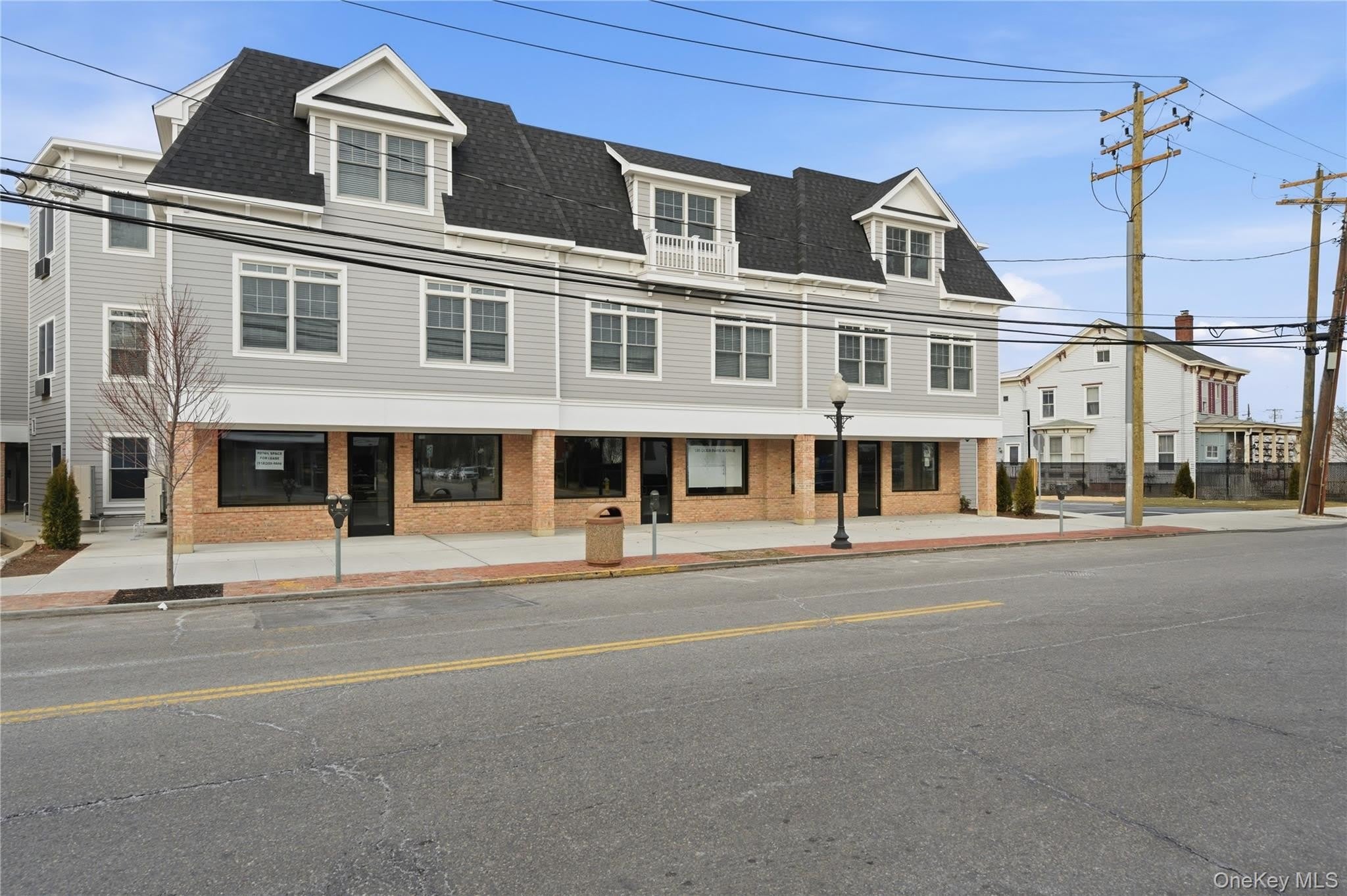 180 Deer Park Avenue – photo 2