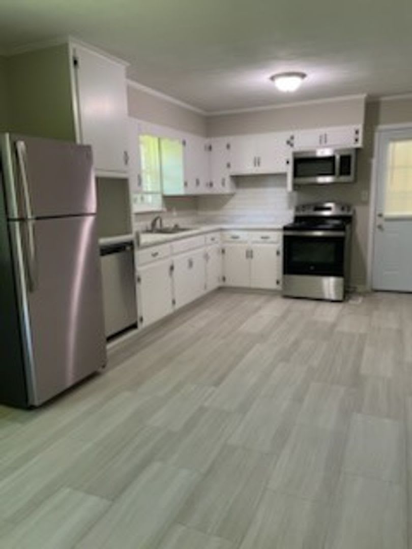 740 Haywood Dr – photo 3