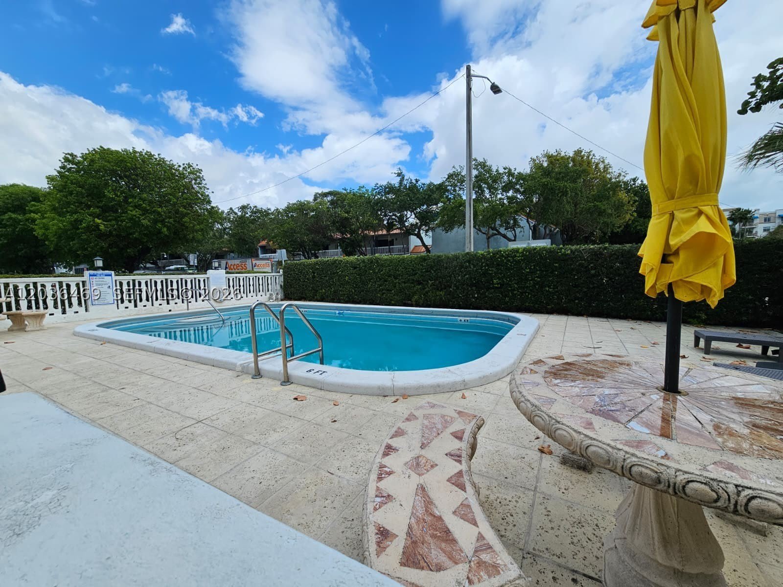 520 NE 38th St – photo 1
