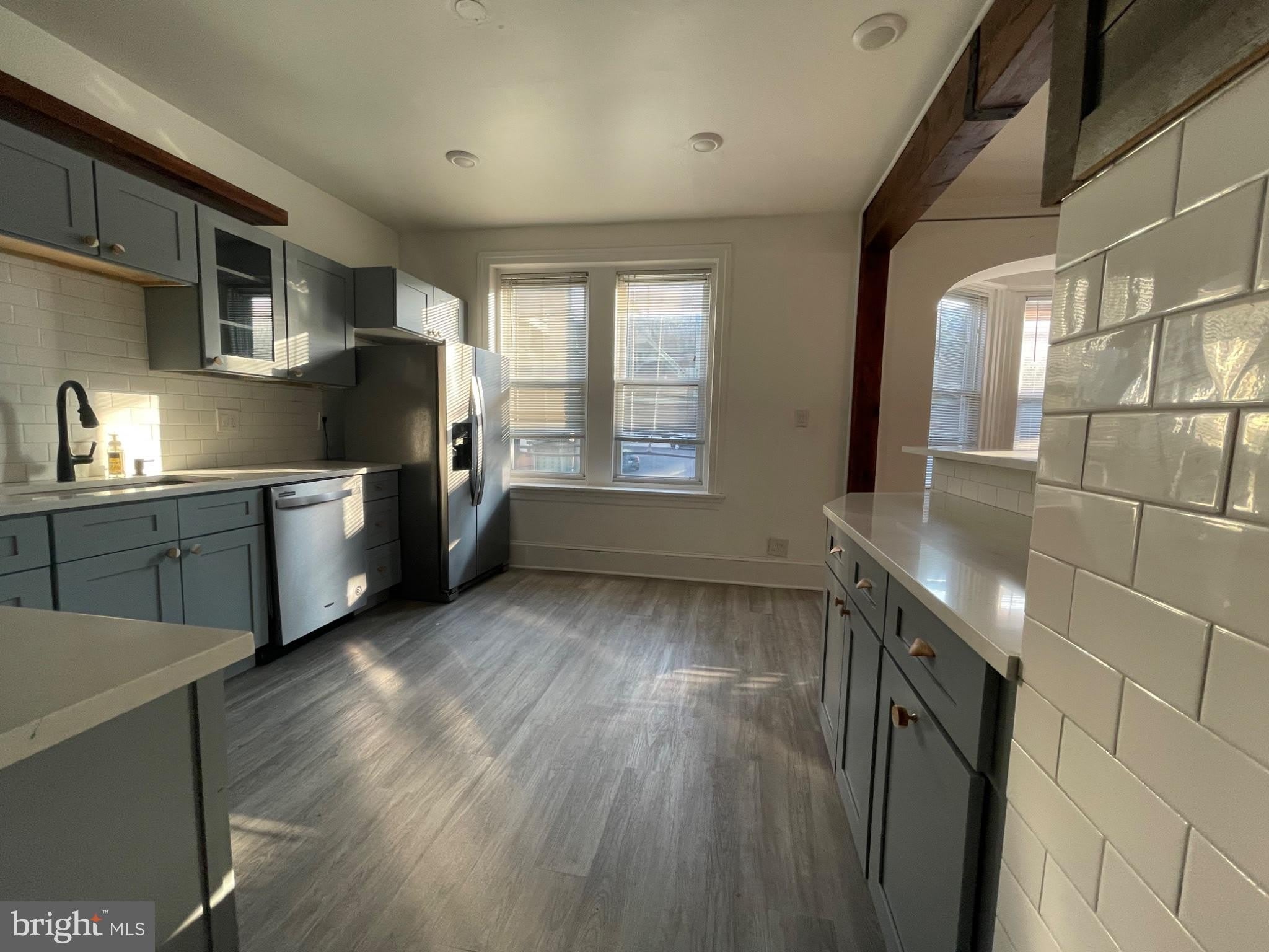 114 LEVERING Street – photo 4