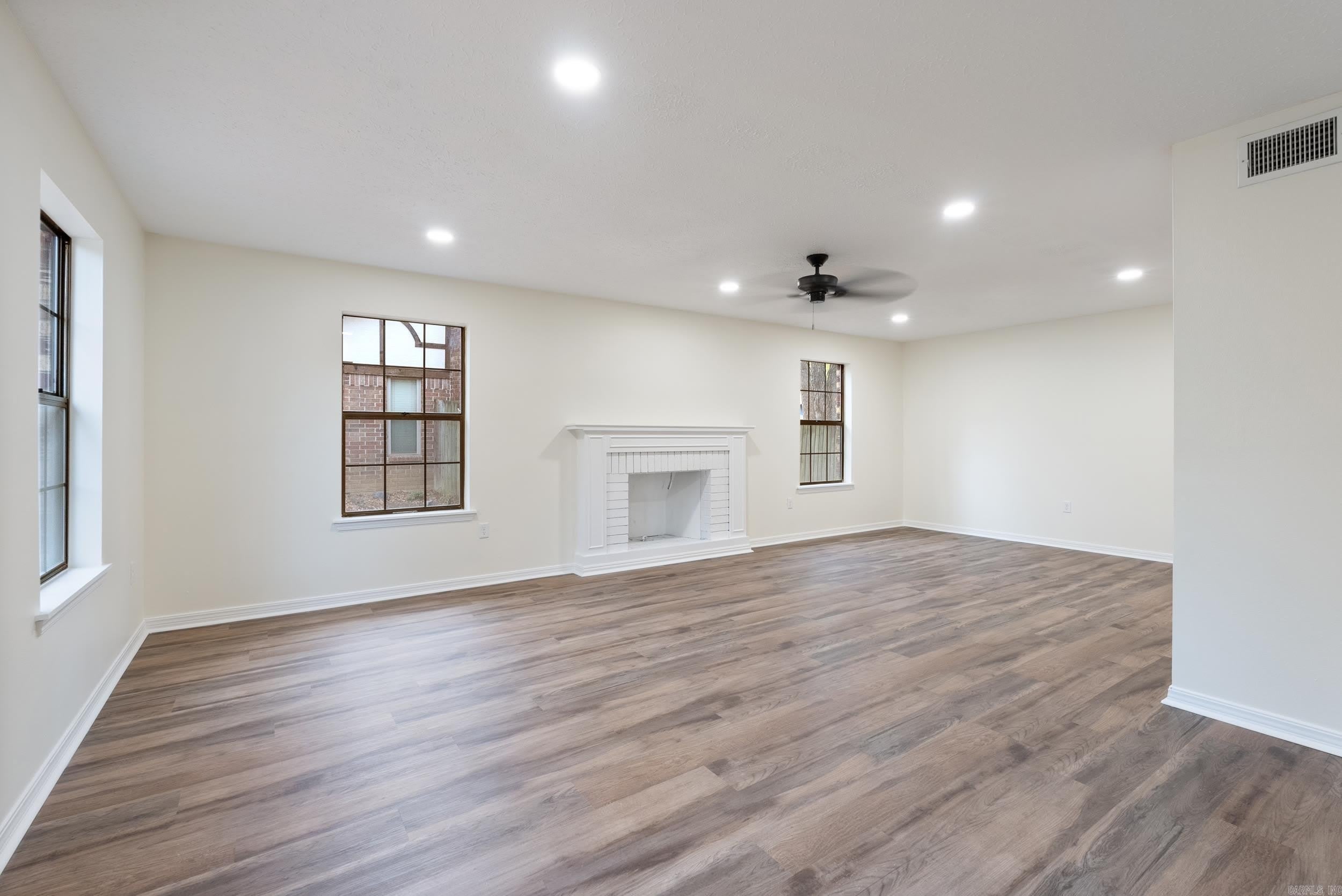 10 Woodbridge Drive – photo 2