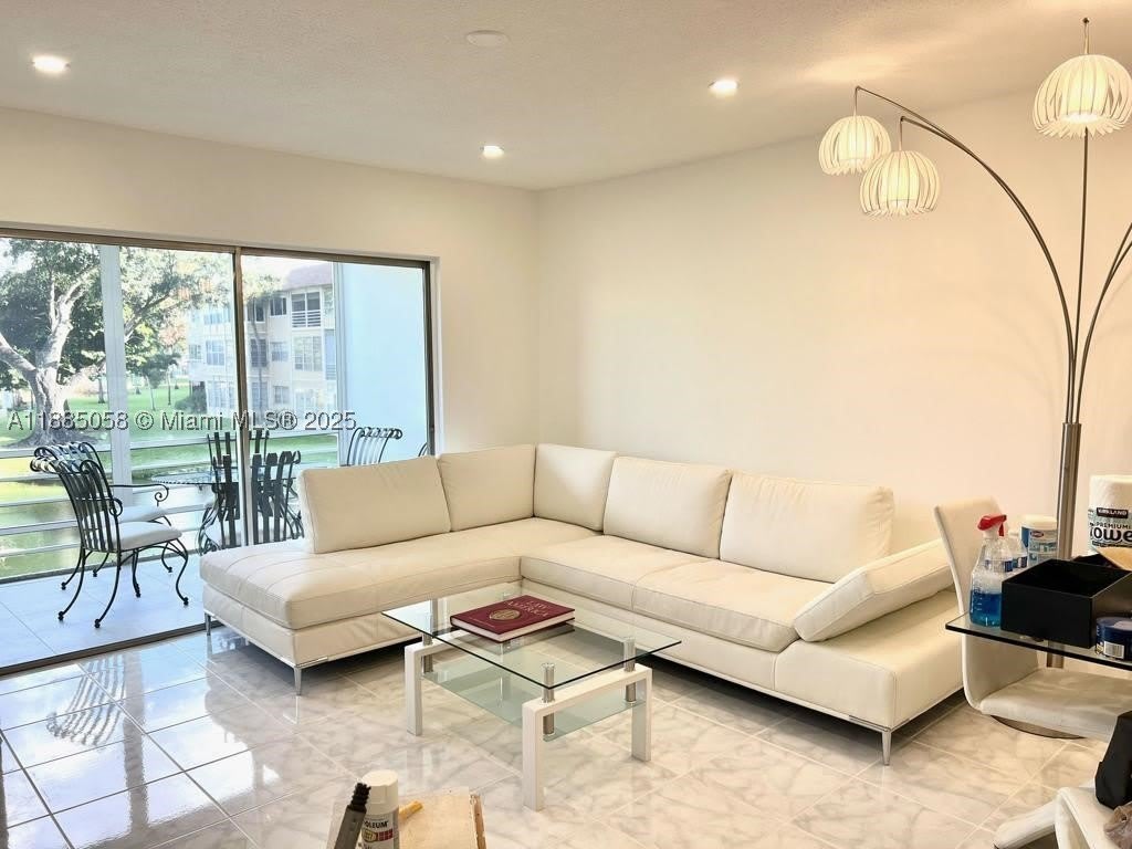 5051 W Oakland Park Blvd – photo 1