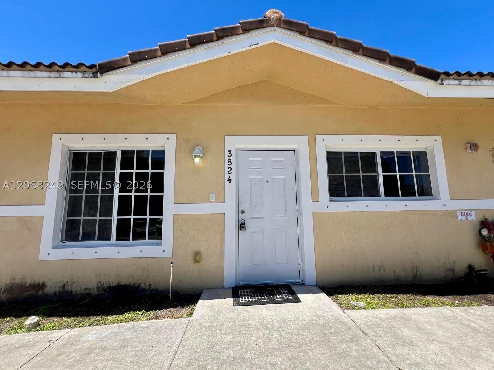 3824 Sw 48Th Ave – photo 1