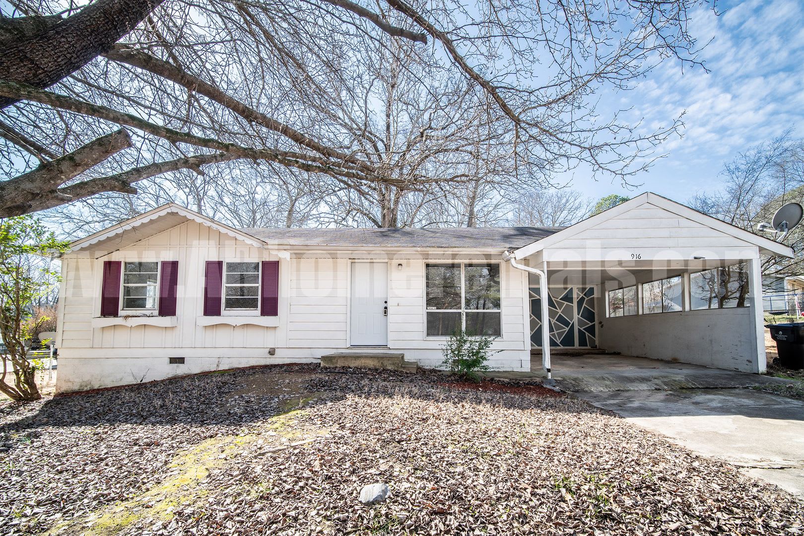 Cozy home on corner lot! – photo 1