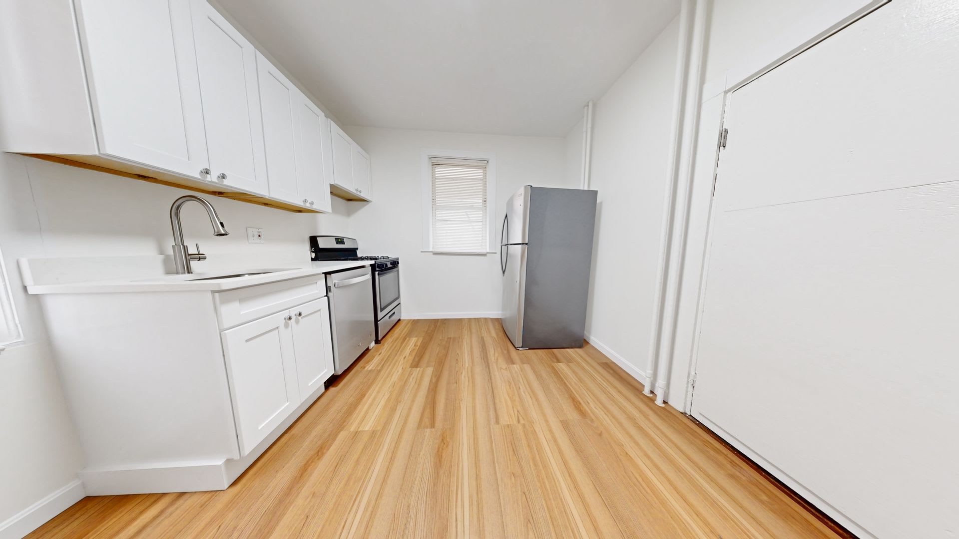 Stunning 4 bed 2 bath in beautiful Jamaica Plain – photo 2