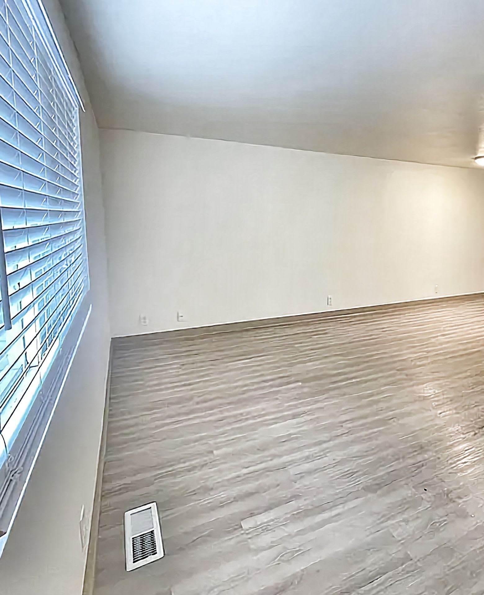Charming 2 bedroom 1 bath townhome available! – photo 5