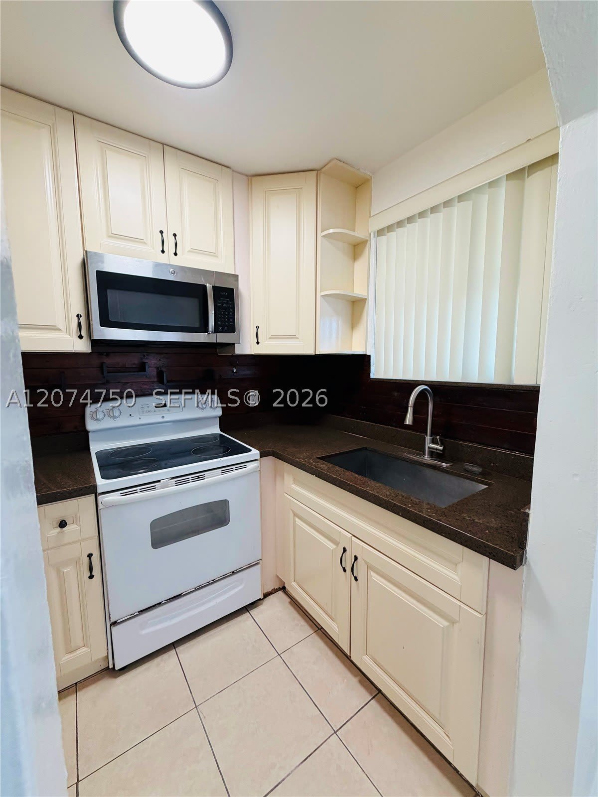 756 N 17th Ave – photo 3