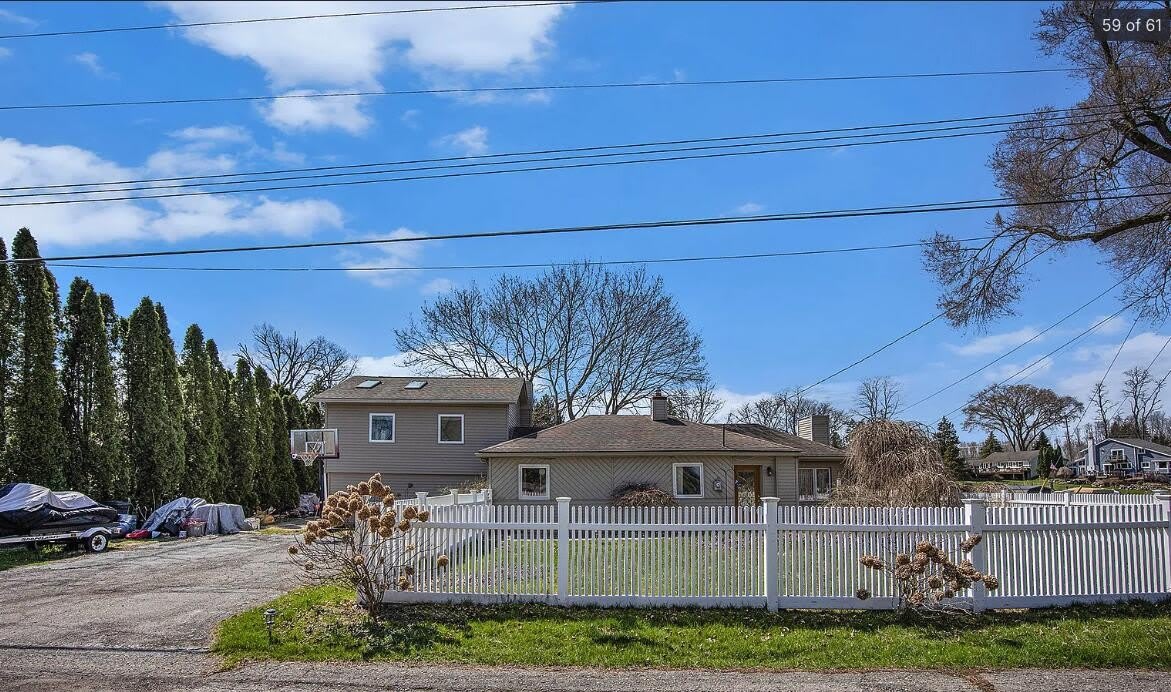 10401 Degrand Street – photo 4